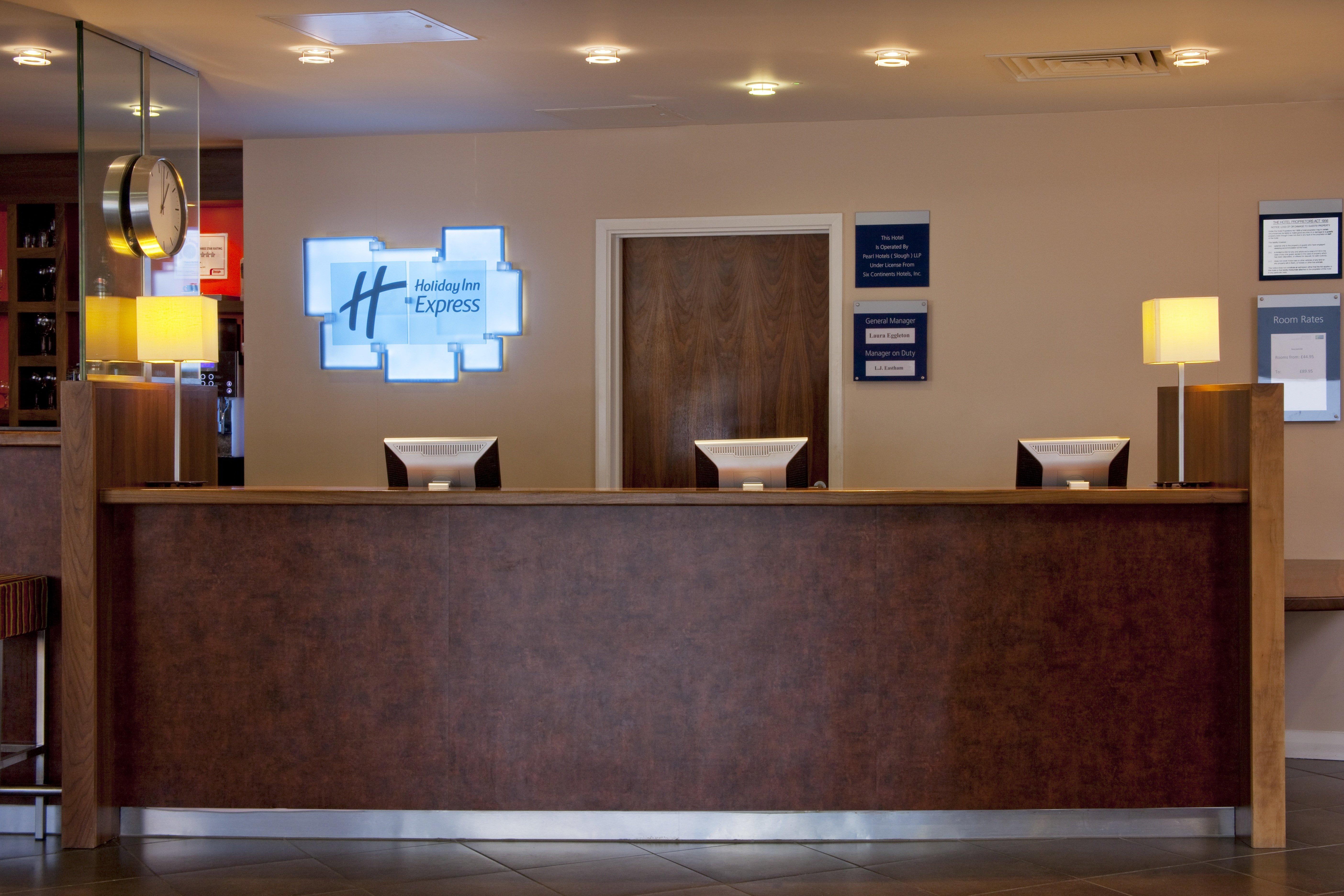 Holiday Inn Express Slough Interior photo
