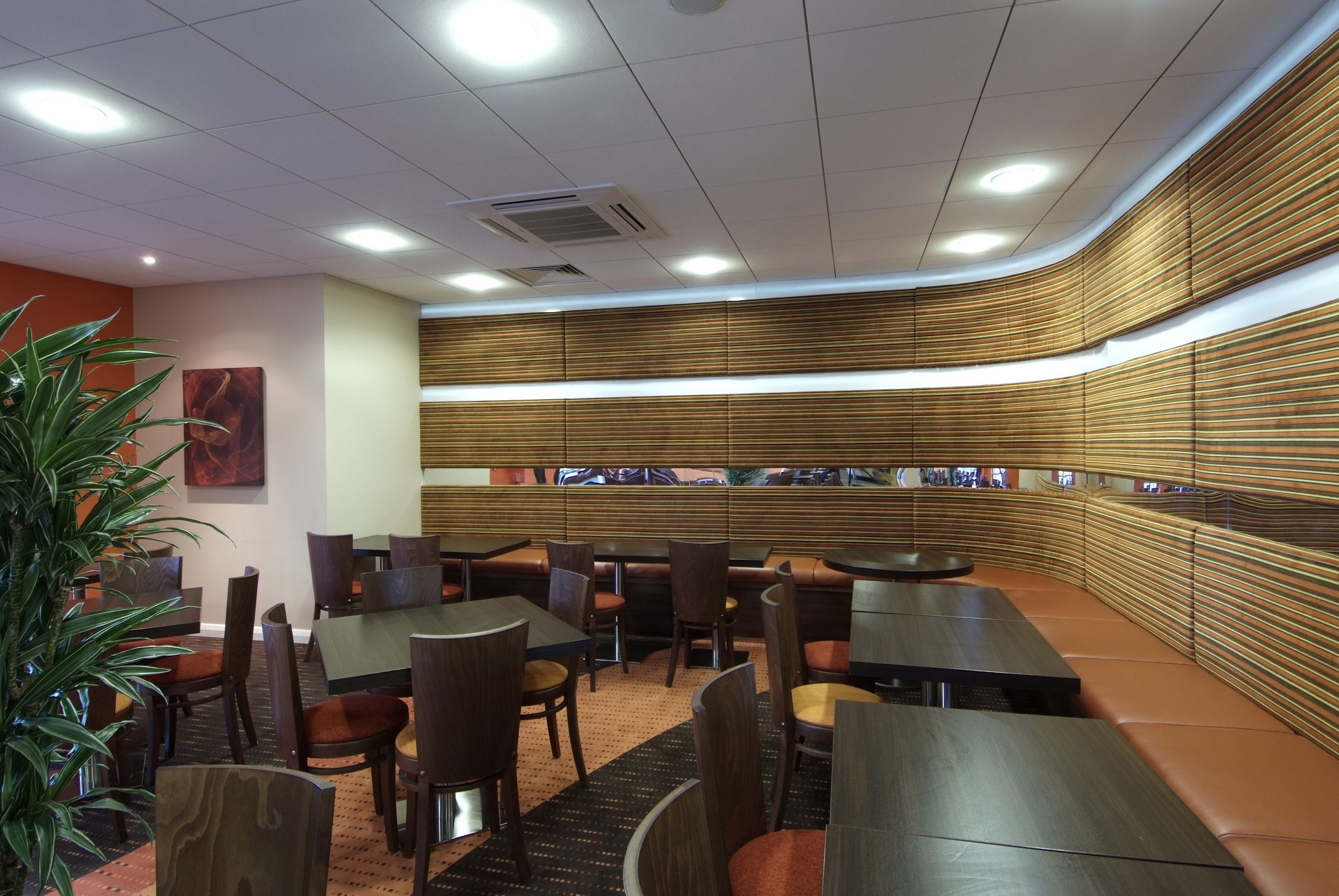 Holiday Inn Express Slough Exterior photo