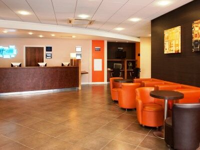 Holiday Inn Express Slough Exterior photo