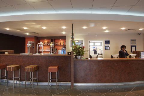 Holiday Inn Express Slough Exterior photo